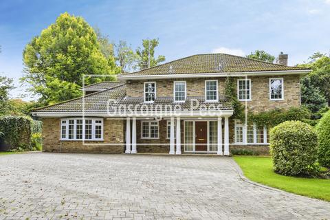 5 bed detached house for rent in Old Avenue, West Byfleet, KT14