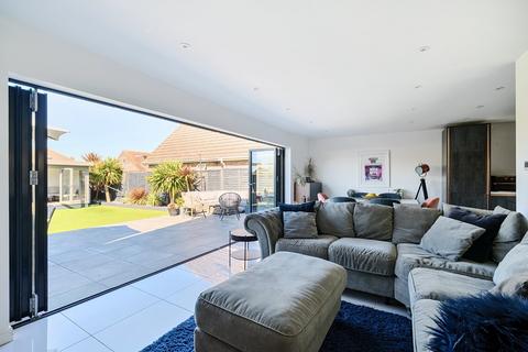 3 bedroom bungalow for sale, Alexandra Road, West Sussex BN15