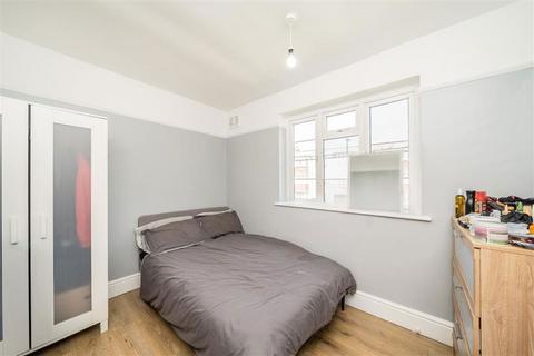 2 bedroom flat for sale, Amblecote Road, London SE12