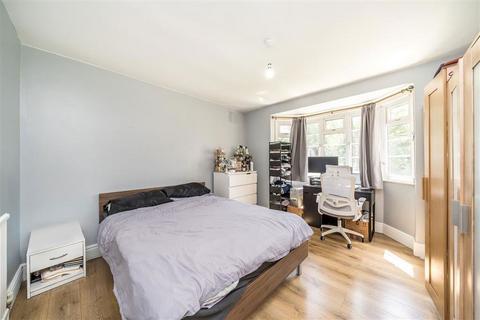 2 bedroom flat for sale, Amblecote Road, London SE12