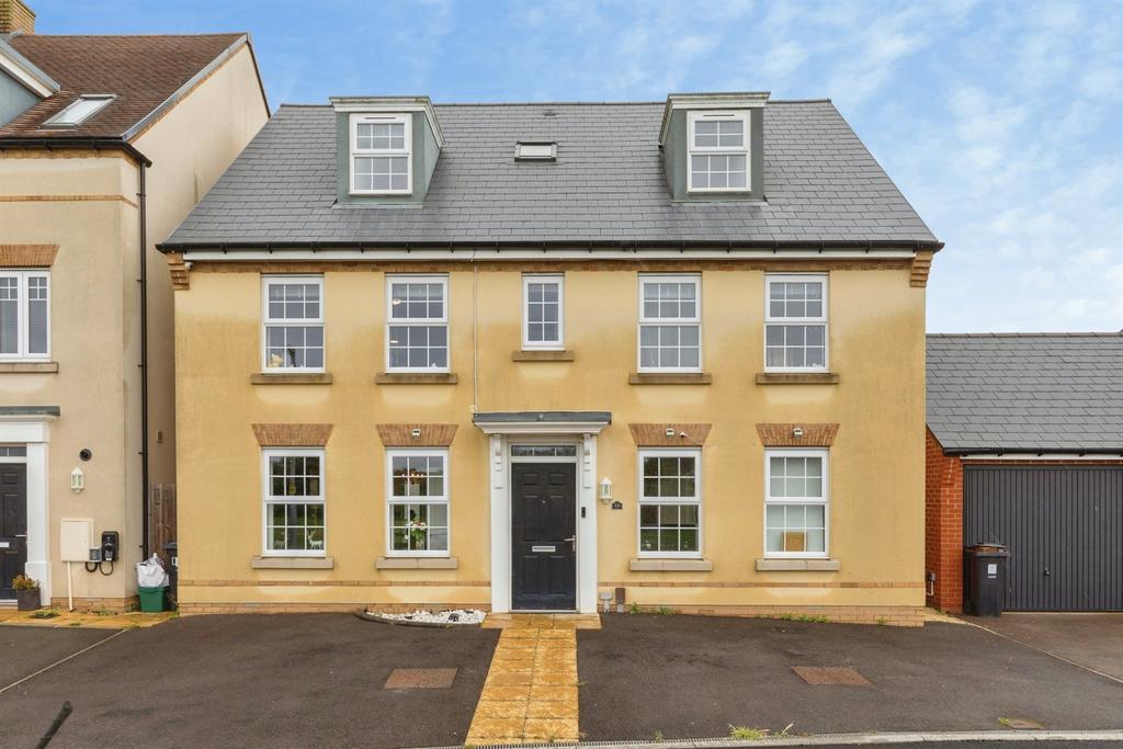 5 bedroom detached house for sale