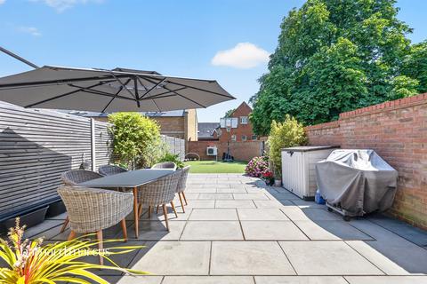 4 bedroom semi-detached house for sale, Parkview Way, Epsom