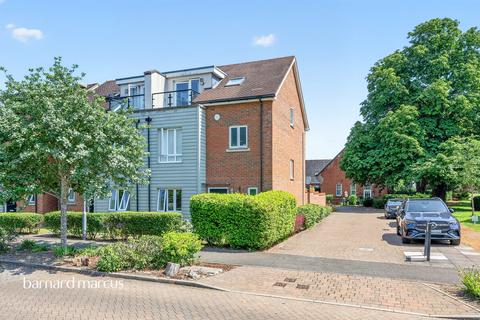 4 bedroom semi-detached house for sale, Parkview Way, Epsom