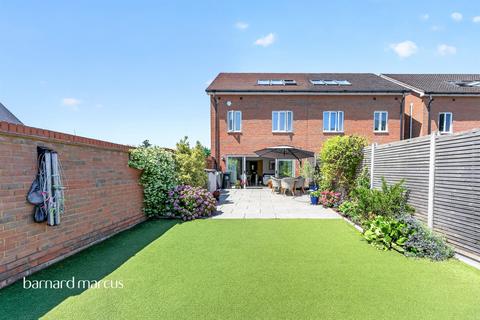 4 bedroom semi-detached house for sale, Parkview Way, Epsom