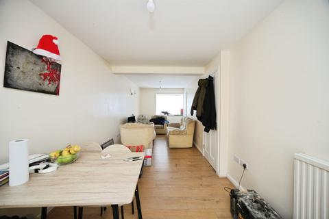 3 bedroom end of terrace house for sale, Dallow Road, Luton