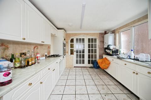 3 bedroom end of terrace house for sale, Dallow Road, Luton