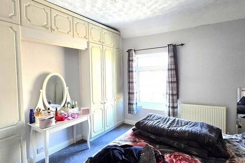 2 bedroom terraced house to rent, James Street, Uttoxeter