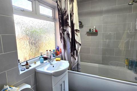 2 bedroom terraced house to rent, James Street, Uttoxeter