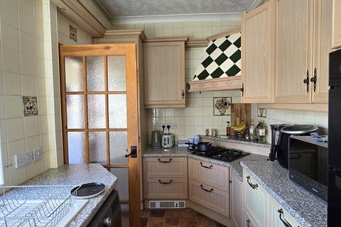 2 bedroom terraced house to rent, James Street, Uttoxeter