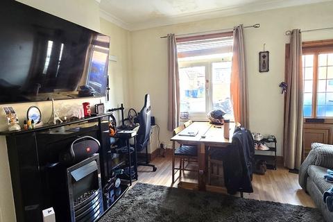 2 bedroom terraced house to rent, James Street, Uttoxeter