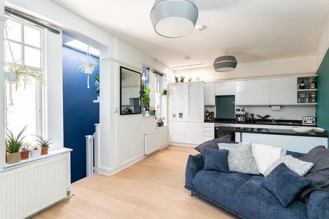 1 bedroom apartment for sale, South Street, Dorking