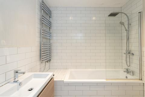 1 bedroom apartment for sale, St Martins Walk, Dorking