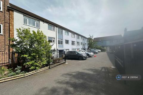 2 bedroom flat to rent, Albert Road, London, E18