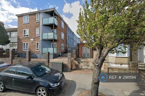 2 bedroom flat to rent, Albert Road, London, E18