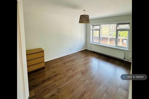 2 bedroom flat to rent, Albert Road, London, E18