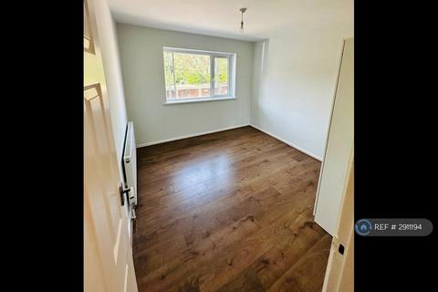 2 bedroom flat to rent, Albert Road, London, E18