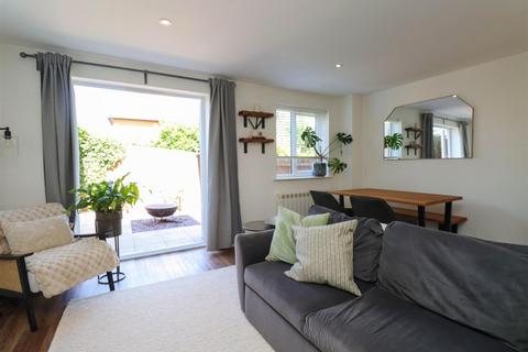 2 bedroom semi-detached house for sale, Albert Street, Fleet GU51
