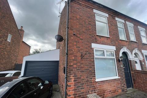 3 bedroom semi-detached house to rent, The Delves, Alfreton, DE55
