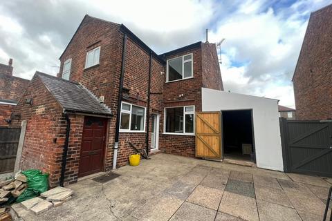 3 bedroom semi-detached house to rent, The Delves, Alfreton, DE55