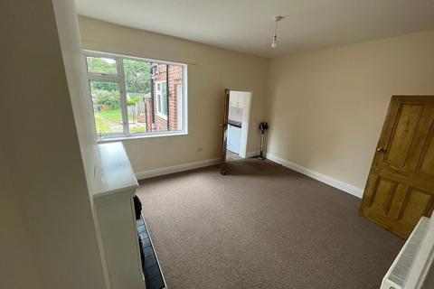 3 bedroom semi-detached house to rent, The Delves, Alfreton, DE55