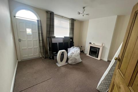 3 bedroom semi-detached house to rent, The Delves, Alfreton, DE55