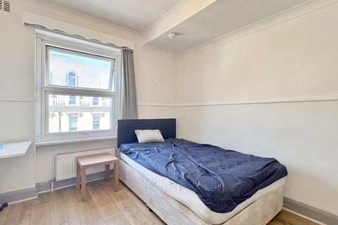 Studio to rent, Grays Inn Road, Islington WC1X
