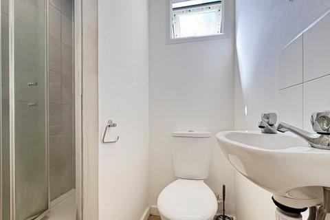 Studio to rent, Grays Inn Road, Islington WC1X