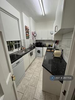 1 bedroom in a flat share to rent, Porchester Road, London, W2