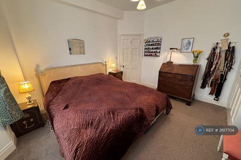 1 bedroom in a flat share to rent, Porchester Road, London, W2