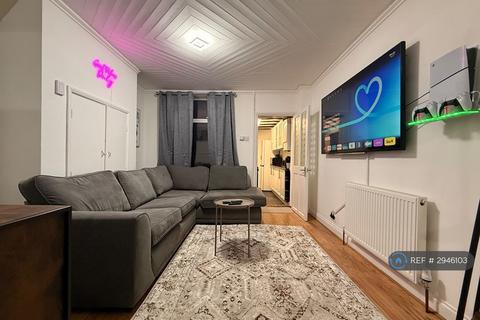 2 bedroom terraced house to rent, Hibbert St, Luton, LU1