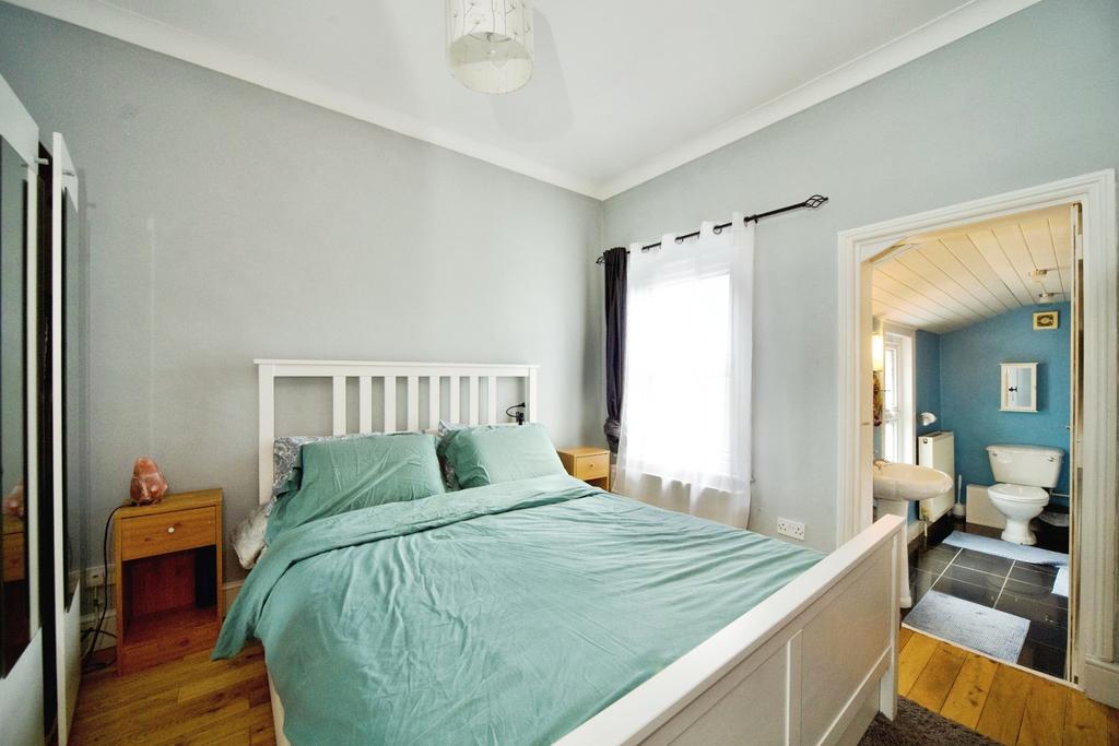 En suite bedroom