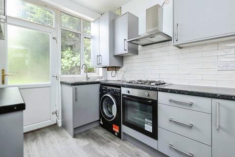 3 bedroom semi-detached house for sale, Bristnall Hall Lane, Oldbury, West Midlands, B68