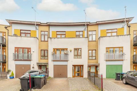 4 bedroom terraced house to rent, Goodman Crescent, Croydon, CR0
