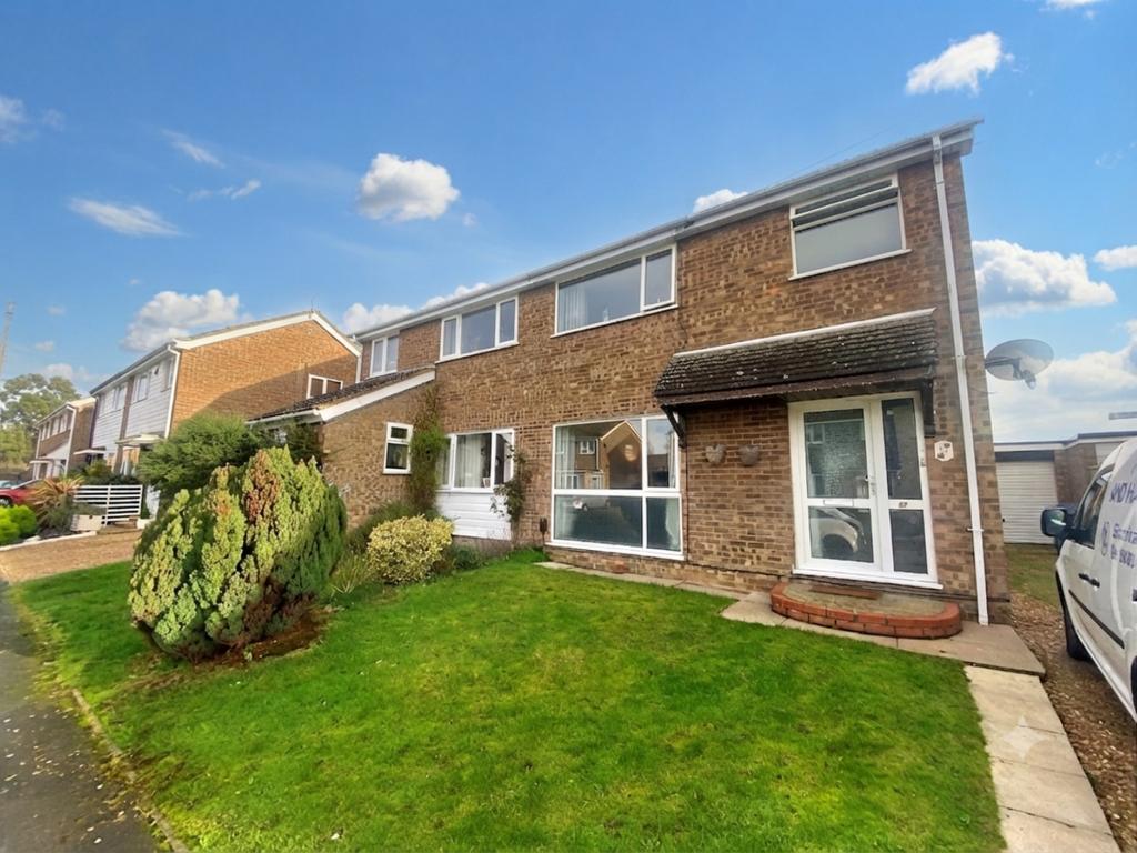 3 bedroom semi-detached house to rent