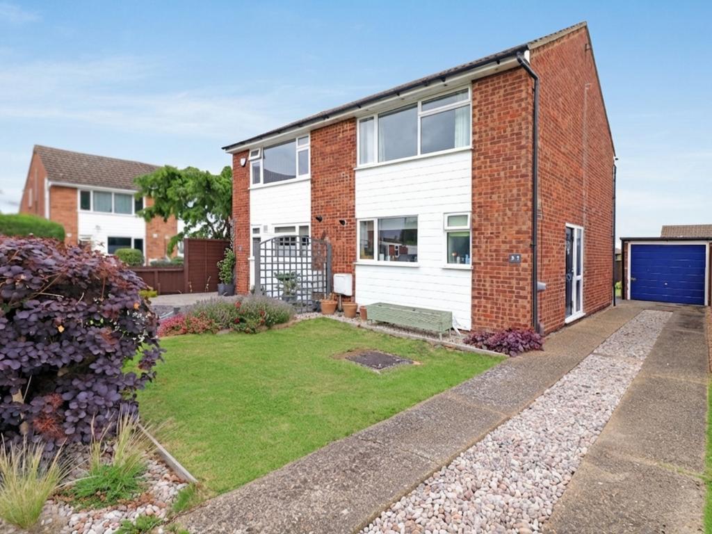 2 bedroom semi-detached house to rent