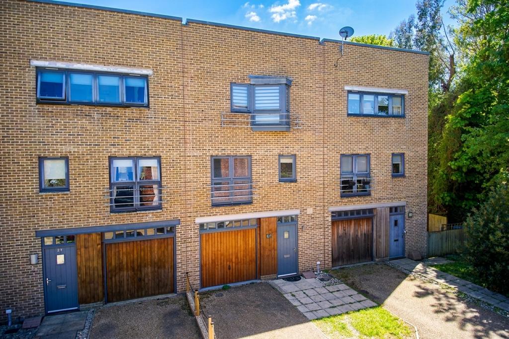 4 bedroom terraced house to rent