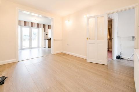 2 bedroom bungalow for sale, Victor Gardens, Hornchurch, Essex, RM12