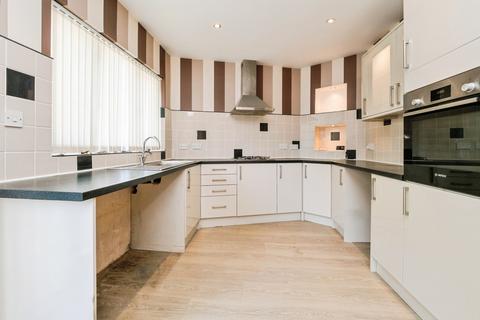 2 bedroom bungalow for sale, Victor Gardens, Hornchurch, Essex, RM12
