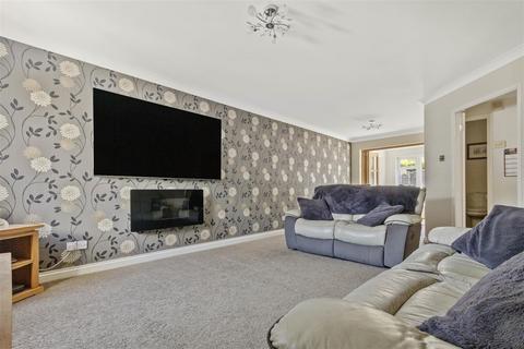 3 bedroom detached house for sale, Crofters Lea, Leeds LS19