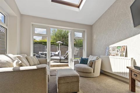 3 bedroom detached house for sale, Crofters Lea, Leeds LS19