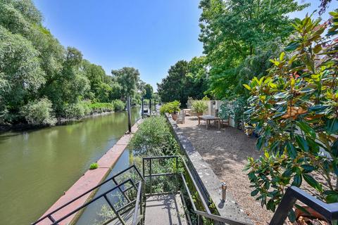 2 bedroom flat for sale, Madingley Court, St Margarets, Richmond, TW1