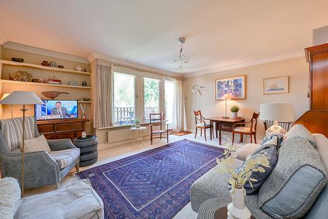 2 bedroom flat for sale, Madingley Court, St Margarets, Richmond, TW1