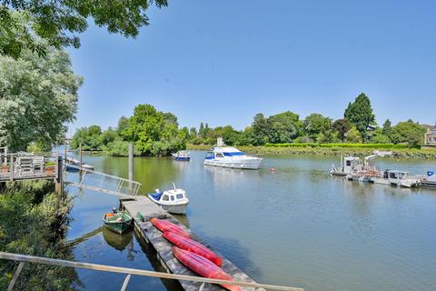 2 bedroom flat for sale, Madingley Court, St Margarets, Richmond, TW1