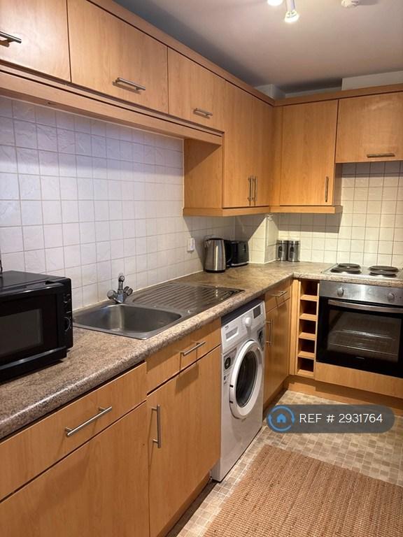 Wallace St, Glasgow, G5 - More