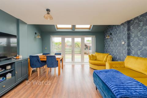 4 bedroom end of terrace house for sale, Stone House Lane, Dartford DA2