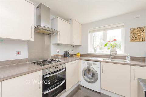4 bedroom end of terrace house for sale, Stone House Lane, Dartford DA2