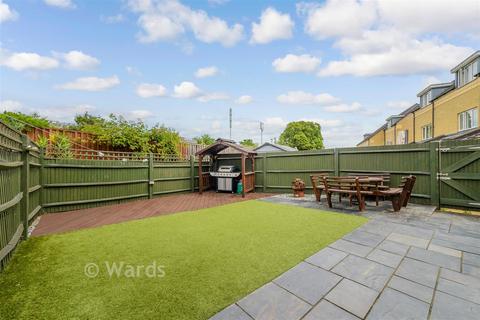 4 bedroom end of terrace house for sale, Stone House Lane, Dartford DA2