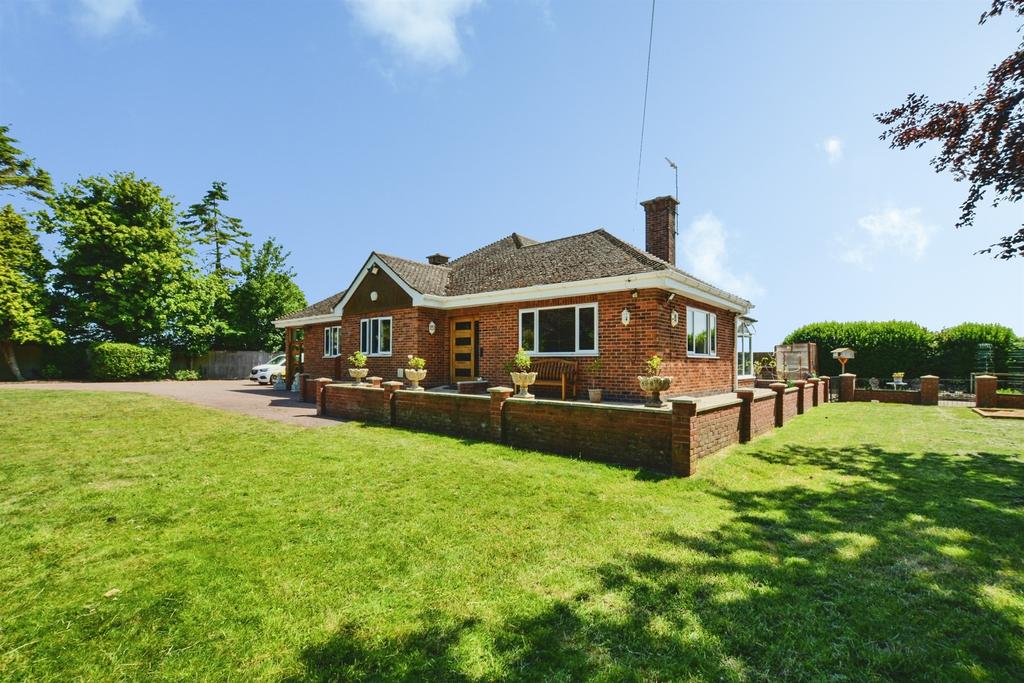 3 bedroom detached bungalow for sale