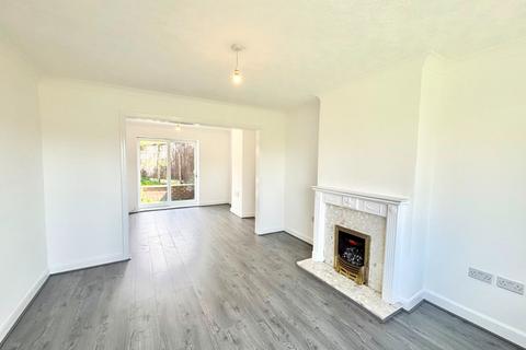 3 bedroom flat to rent, Plant Hill Road, Manchester M9