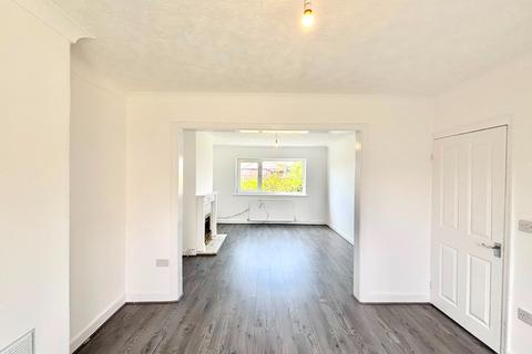3 bedroom flat to rent, Plant Hill Road, Manchester M9